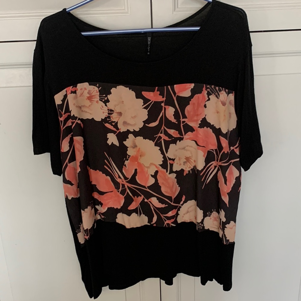 Elegant Black and Pink Floral Women's Short Sleeve Top